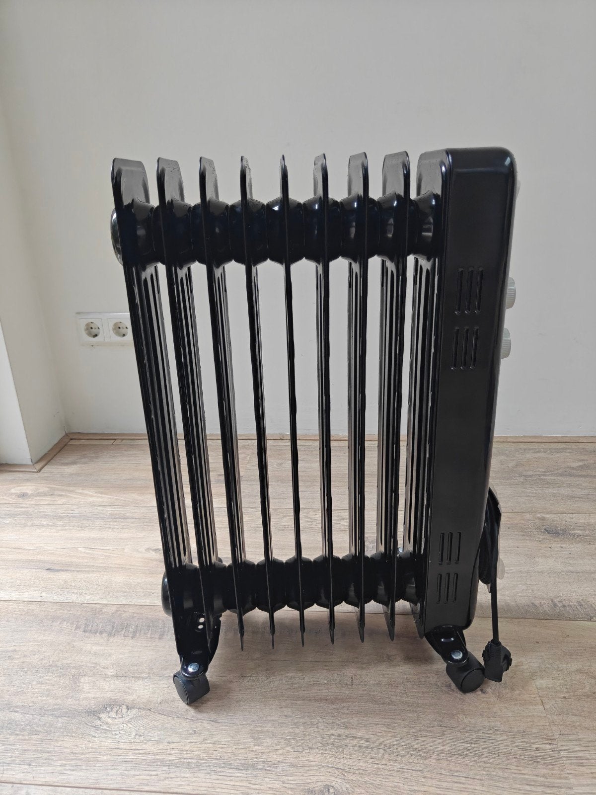 Sencor SOH 3309BK oliegevulde radiator, 2000W, z.g.a.n., Ophalen, Zo goed als nieuw