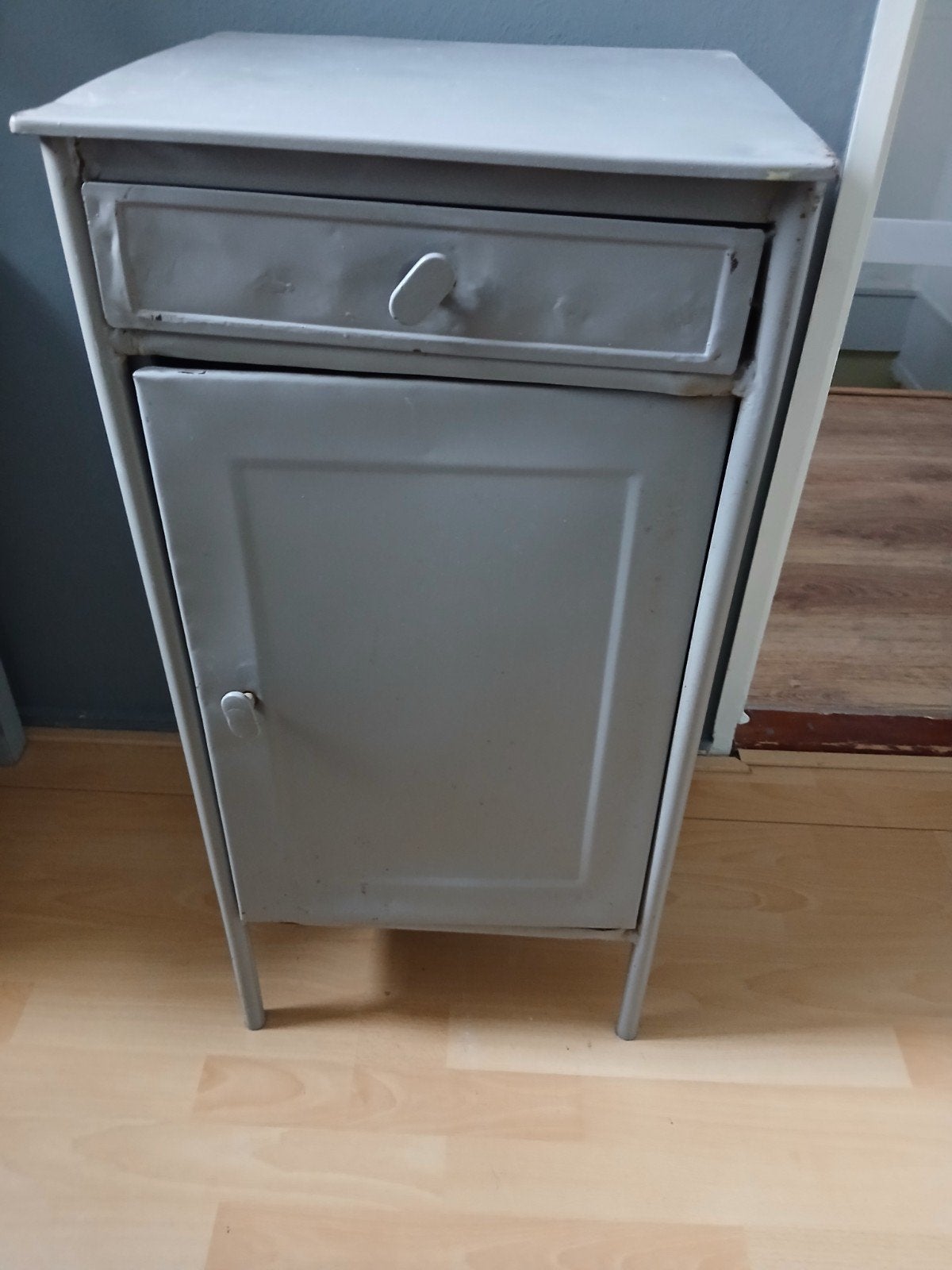 Vintage metalen ziekenhuiskastjes - Hongarije, Ophalen of Verzenden