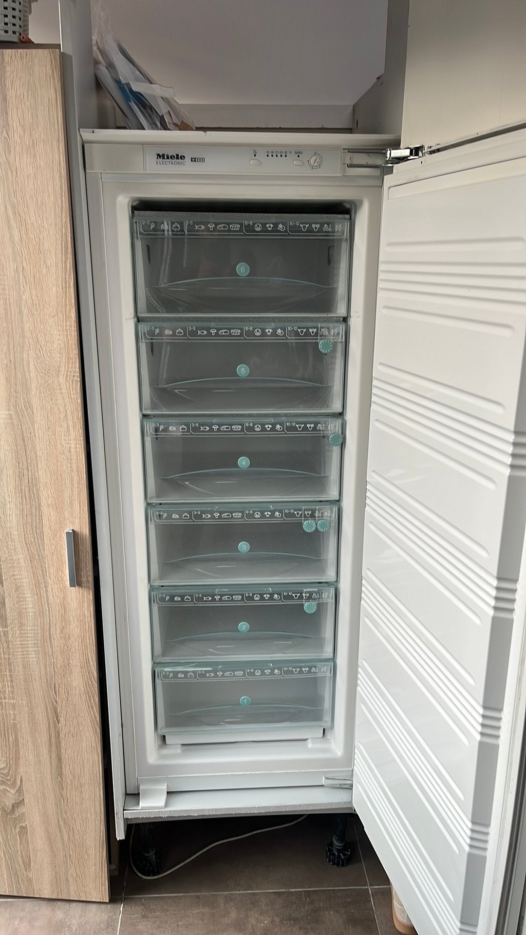Miele inbouw vriezer, Ophalen, Zo goed als nieuw, Inbouw, Minder dan 60 cm