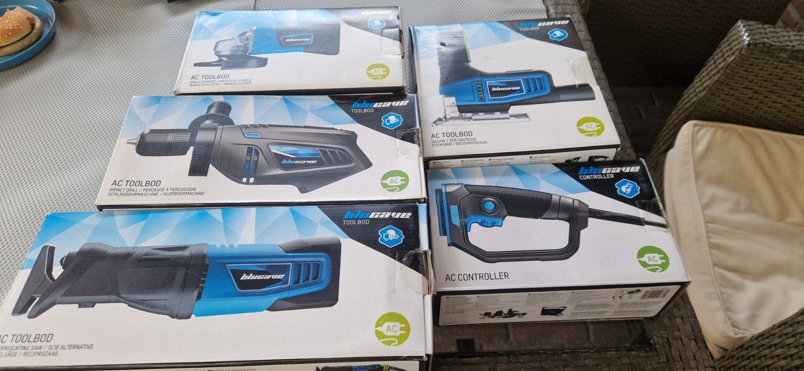 Blucave toolbod, Ophalen