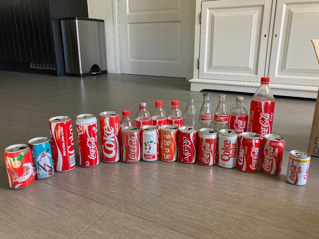 Coca cola blikjes en flesjes en tas, Ophalen of Verzenden, Gebruikt