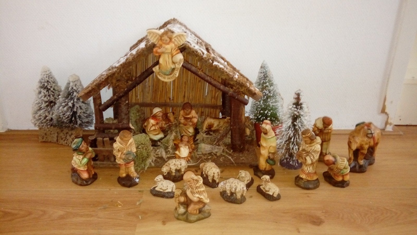 kerststal met antieke beelden, Diversen, Ophalen of Verzenden, Zo goed als nieuw
