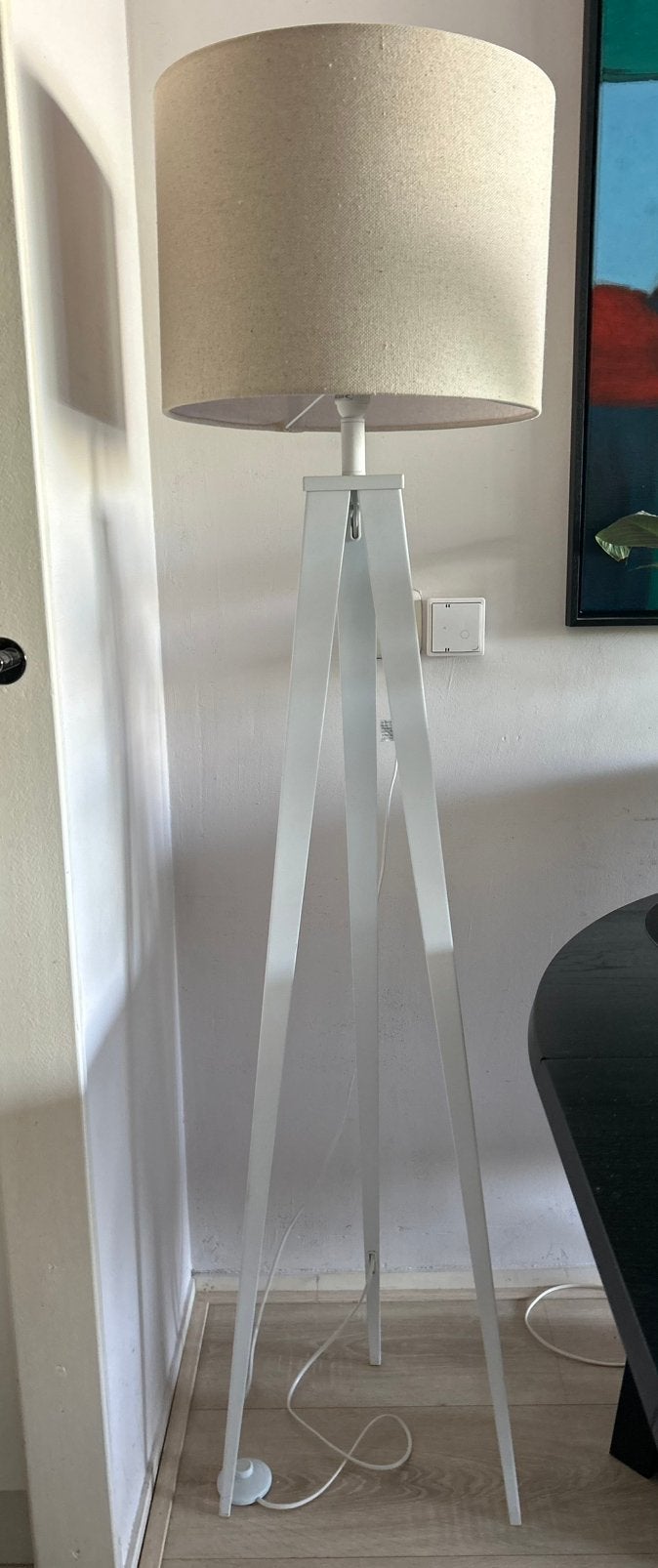 Driepoot lamp met beige kap, Huis en Inrichting, Lampen | Vloerlampen, Ophalen, Zo goed als nieuw, Metaal, Minder dan 100 cm