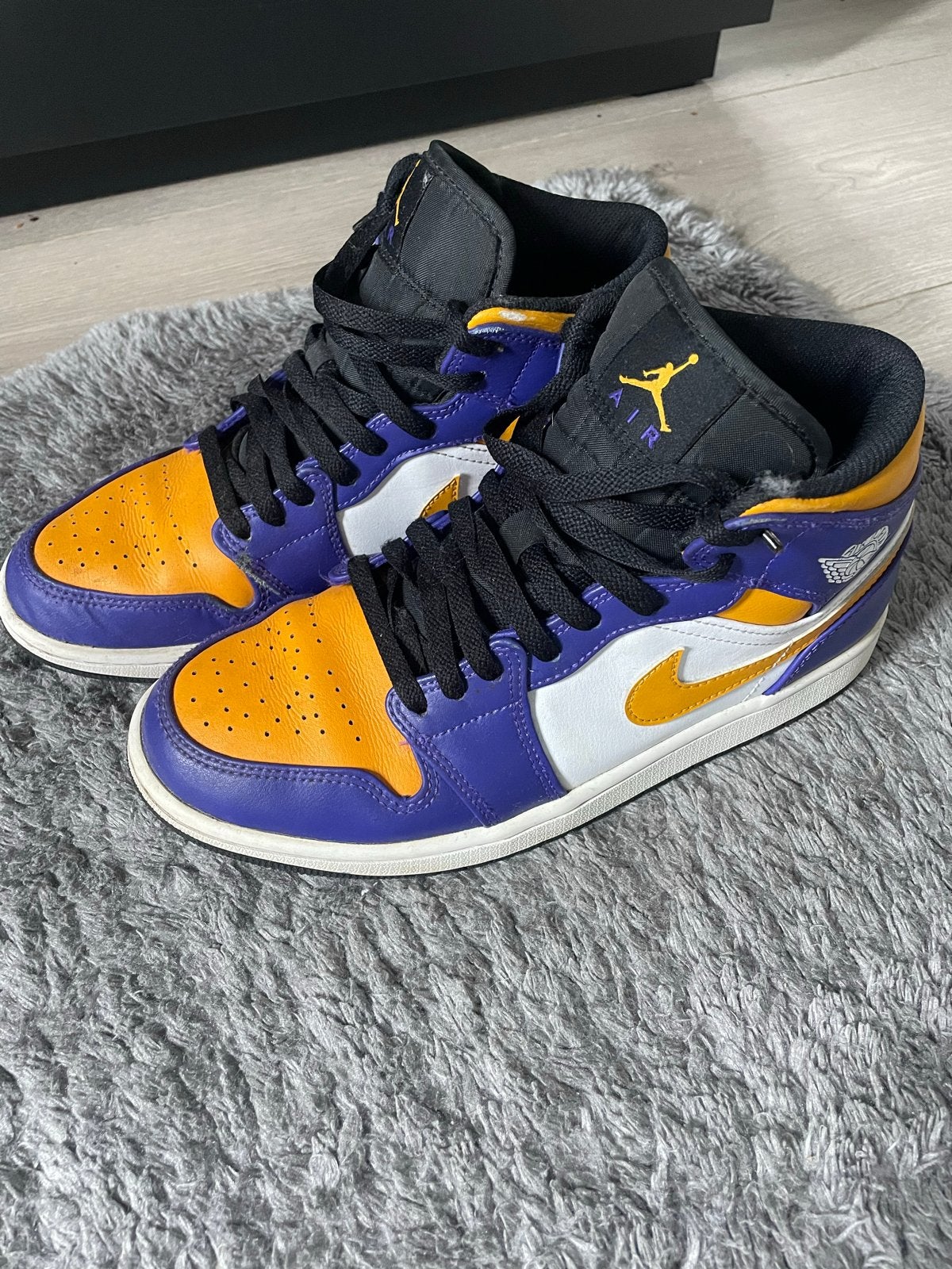 Nike Air Jordan 1 Mid Lakers - Maat 42, Ophalen of Verzenden, Zo goed als nieuw, Overige kleuren, Sneakers of Gympen