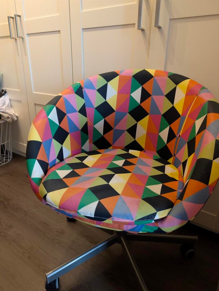 Ikea Skruvsta kleurrijke bureaustoel, goede staat, Huis en Inrichting, Stoelen, Ophalen, Overige kleuren, Zo goed als nieuw, Stof