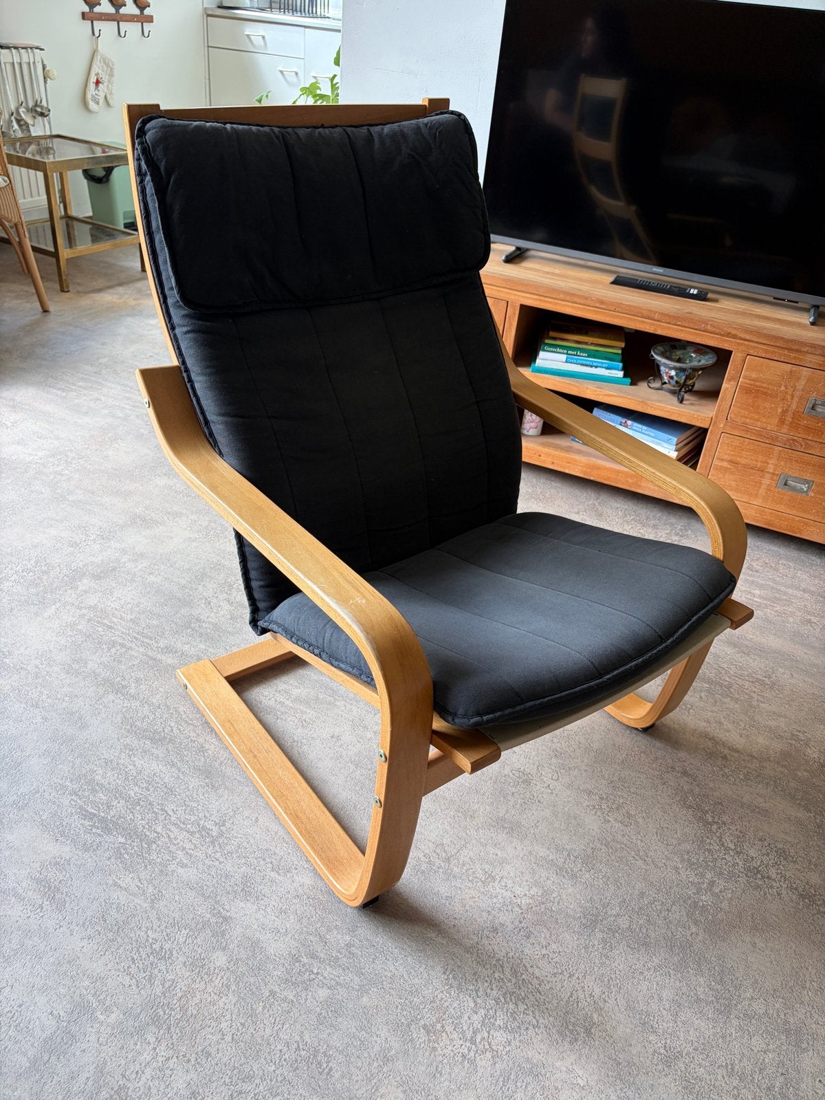 IKEA Poäng Fauteuil – Zwart Kussen & Houten Frame, Huis en Inrichting, Fauteuils, Ophalen, Gebruikt, 75 tot 100 cm, 50 tot 75 cm