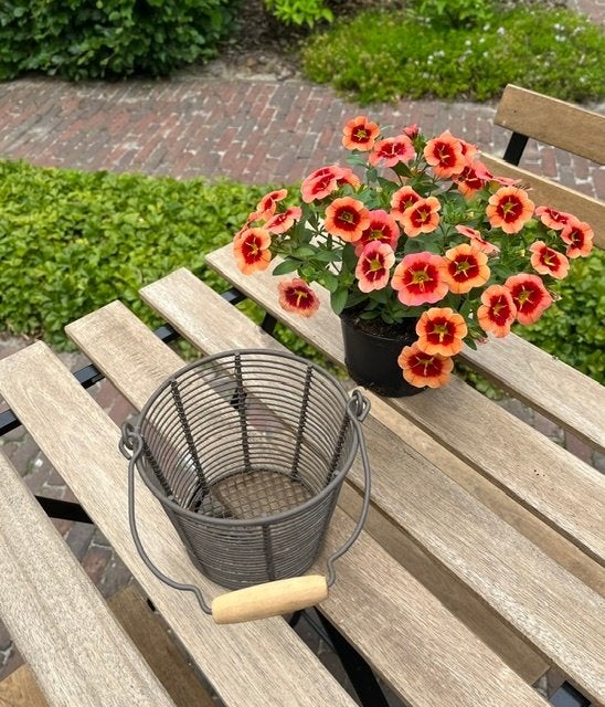 Metalen draadijzeren bloempotje met houten klosje, Rond, Ophalen of Verzenden, Zo goed als nieuw, Metaal