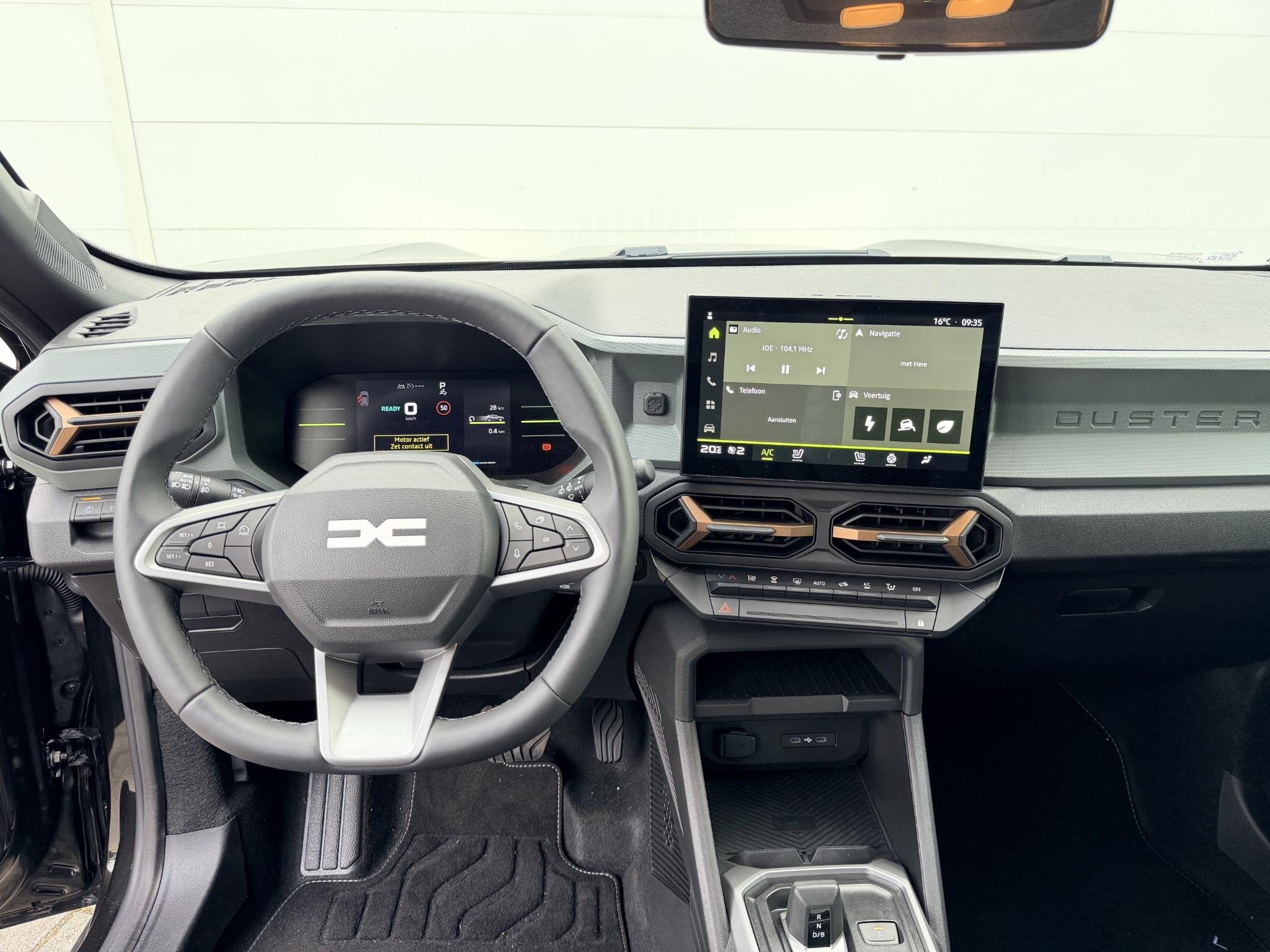Dacia Duster 1.6 Hybrid 140 Journey | Demo | Pack Winter | P, Auto's, Stof, 4 cilinders, Zwart, Origineel Nederlands