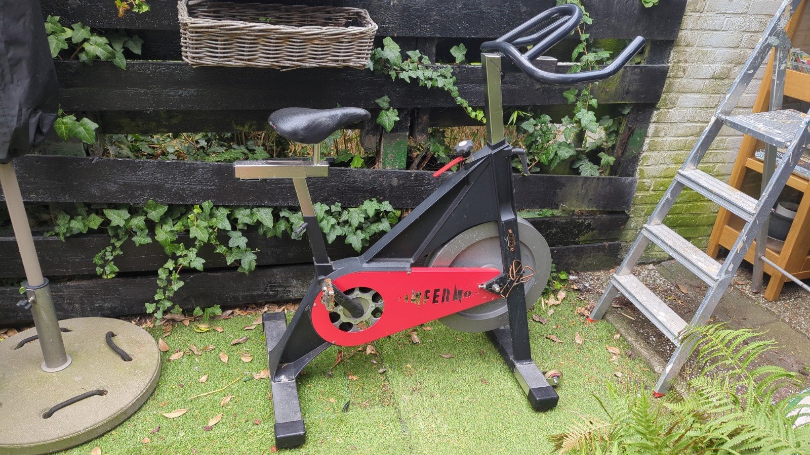 Hometrainer inferno gratis op te halen - oud ijzer, Tuin en Terras, Grasmaaiers, Ophalen