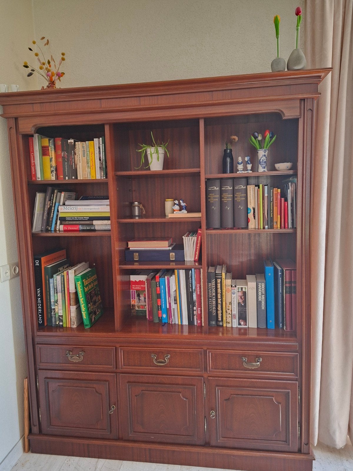 mooie boekenkast, Huis en Inrichting, Ophalen, Zo goed als nieuw, 25 tot 50 cm, Kersenhout