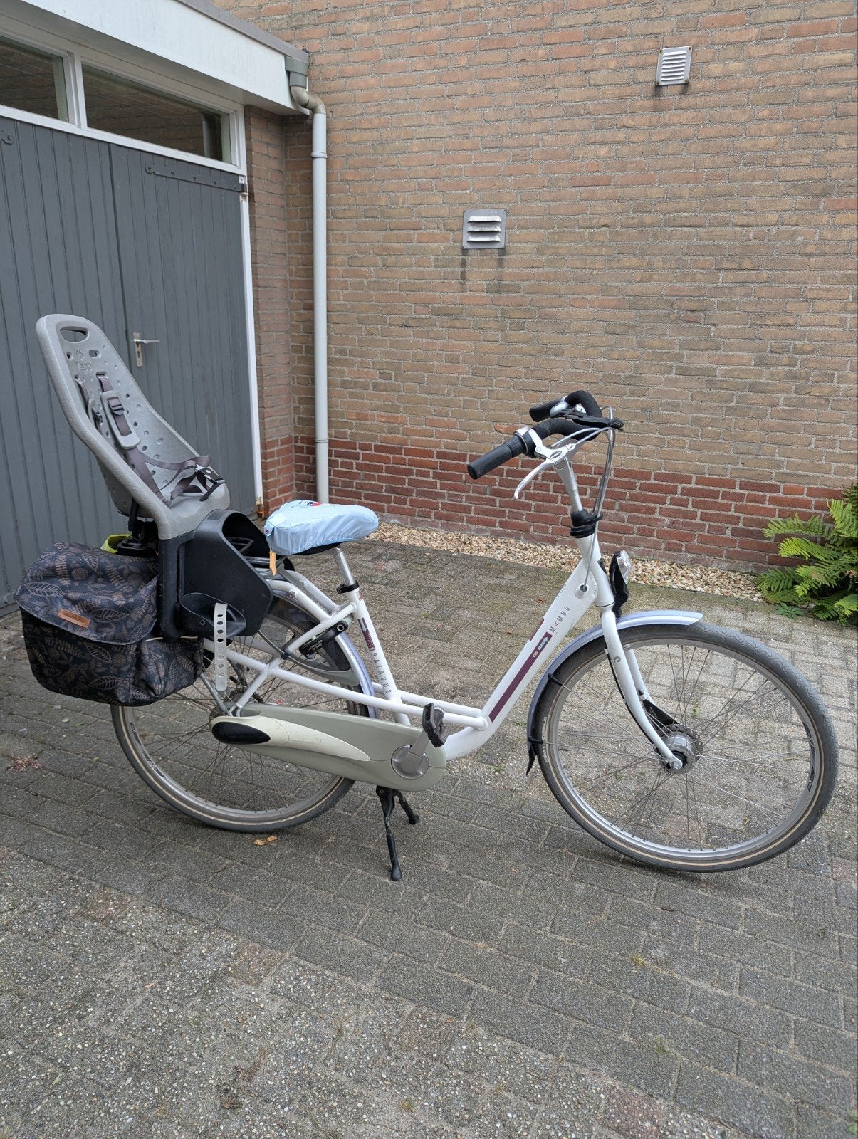 Batavus Mambo Damesfiets met Yepp Achterzitje en Fietstassen, Ophalen, Versnellingen, Batavus, Trommelrem