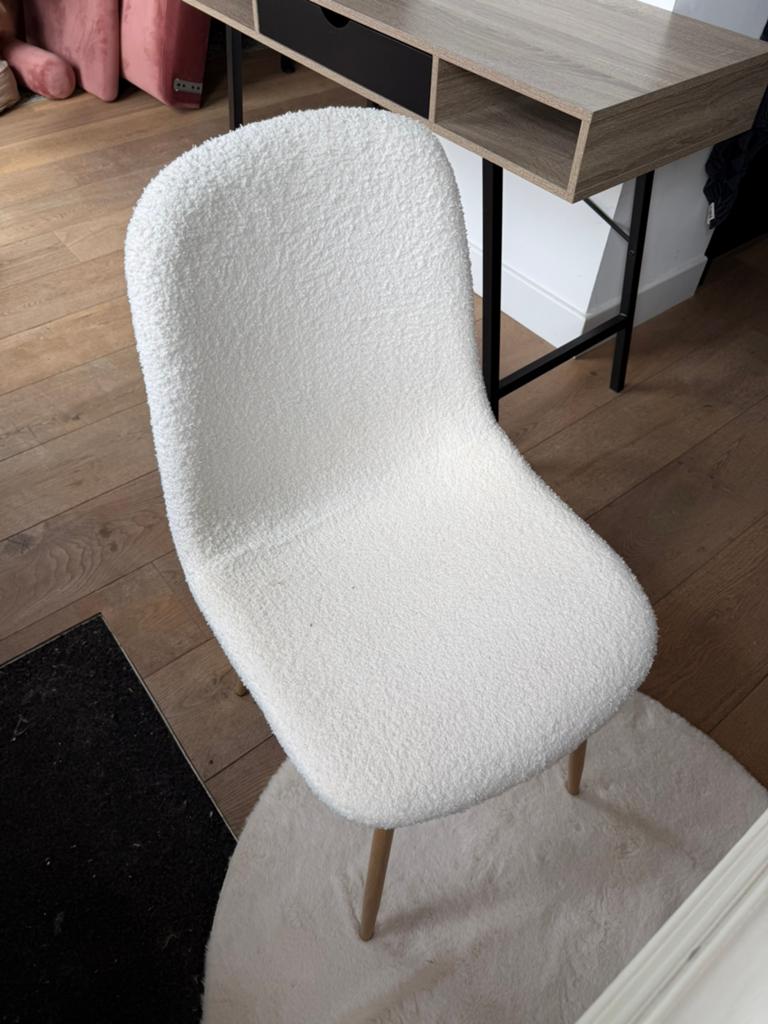 Witte Teddy Stoel - Nieuwstaat, Ophalen, Wit, Zo goed als nieuw, Eén