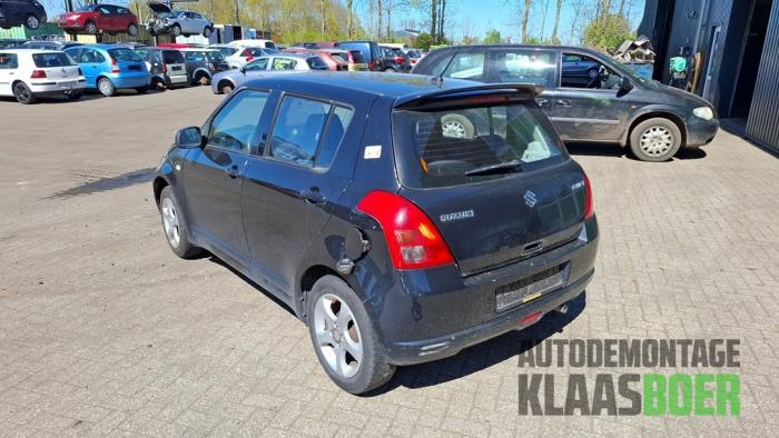 Portier 4Deurs links-achter van een Suzuki Swift (ZJ3), Gebruikt, -, Deur, -
