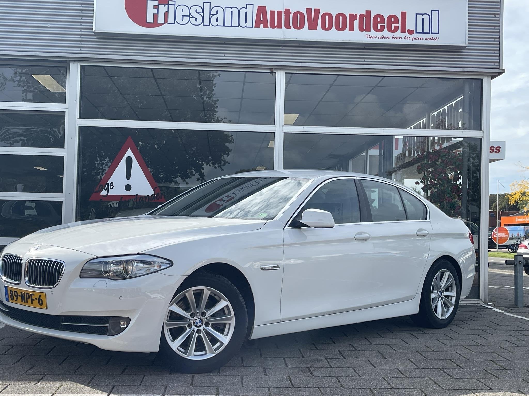 BMW 5-serie 523i Executive /Cruise/Clima/Leder/Trekhaak/Onde, 13 km/l, Euro 5, Achterwielaandrijving, Gebruikt