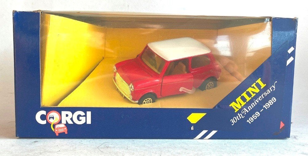 Mini Flame red Corgi C330/4., Ophalen of Verzenden, Zo goed als nieuw, Auto