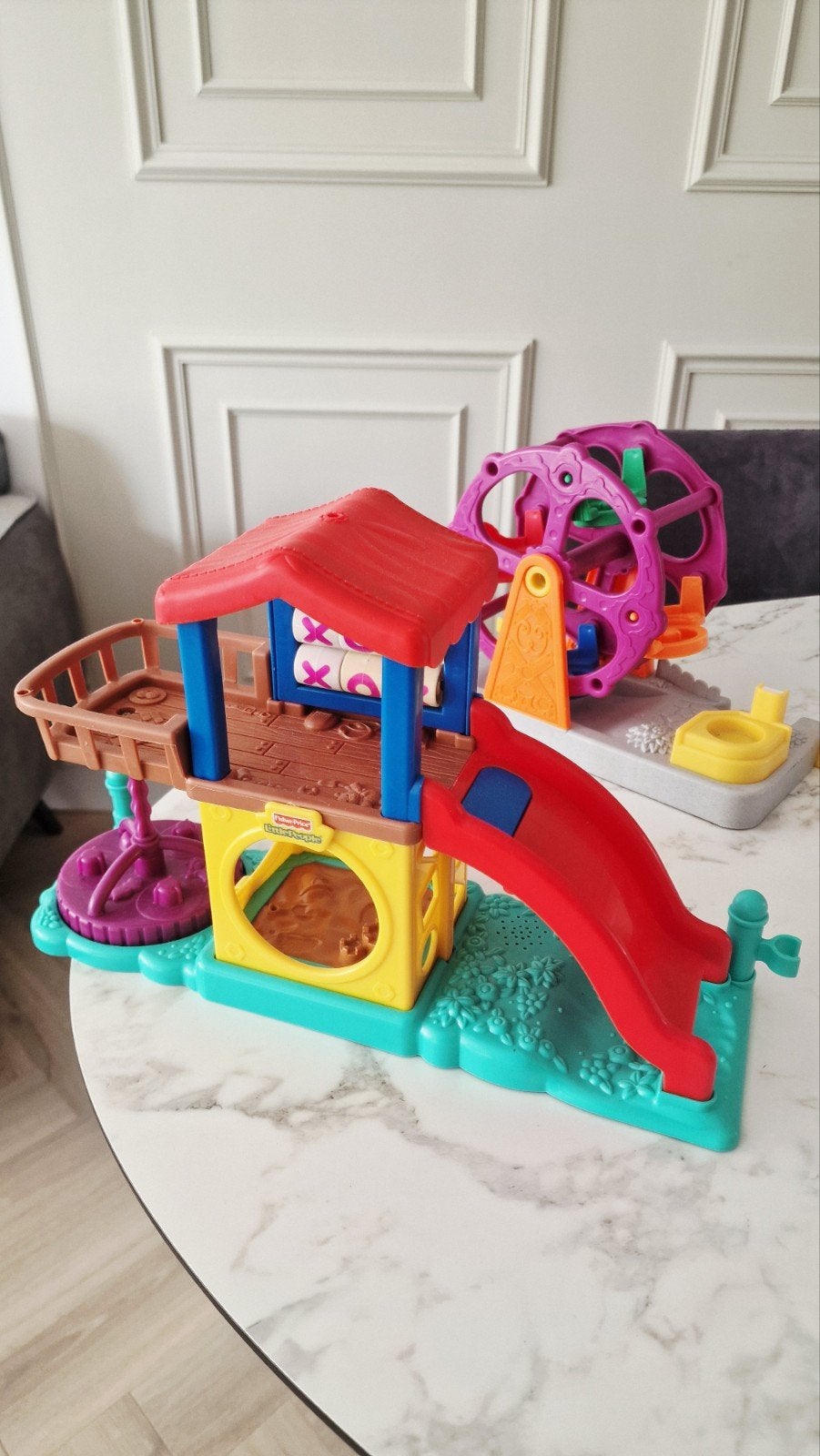 fisher price met poppetjes en geluid, Kinderen en Baby's, Speelgoed | Buiten | Speelhuisjes, Ophalen, Gebruikt, Kunststof