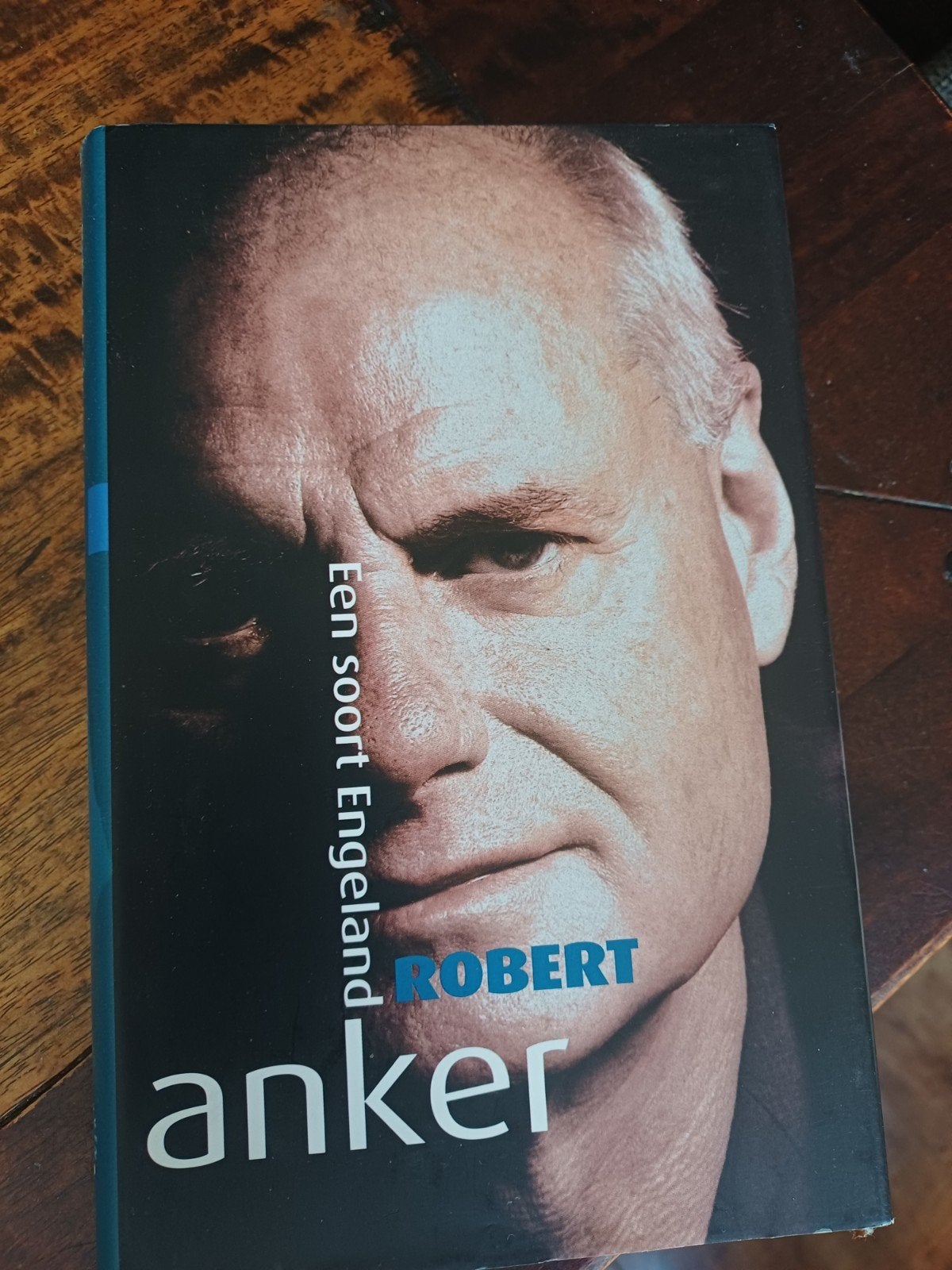 Een soort Engeland - Robert Anker (Boek), Ophalen of Verzenden, Zo goed als nieuw, Robert Anker, Nederland