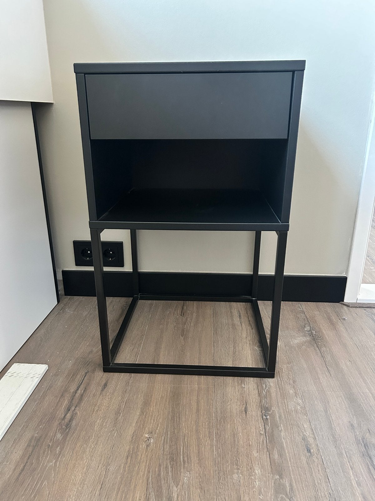 Ikea VIKHAMMER Nachtkastje, zwart, 40x39 cm, Ophalen, Minder dan 45 cm, 55 tot 70 cm, Zo goed als nieuw