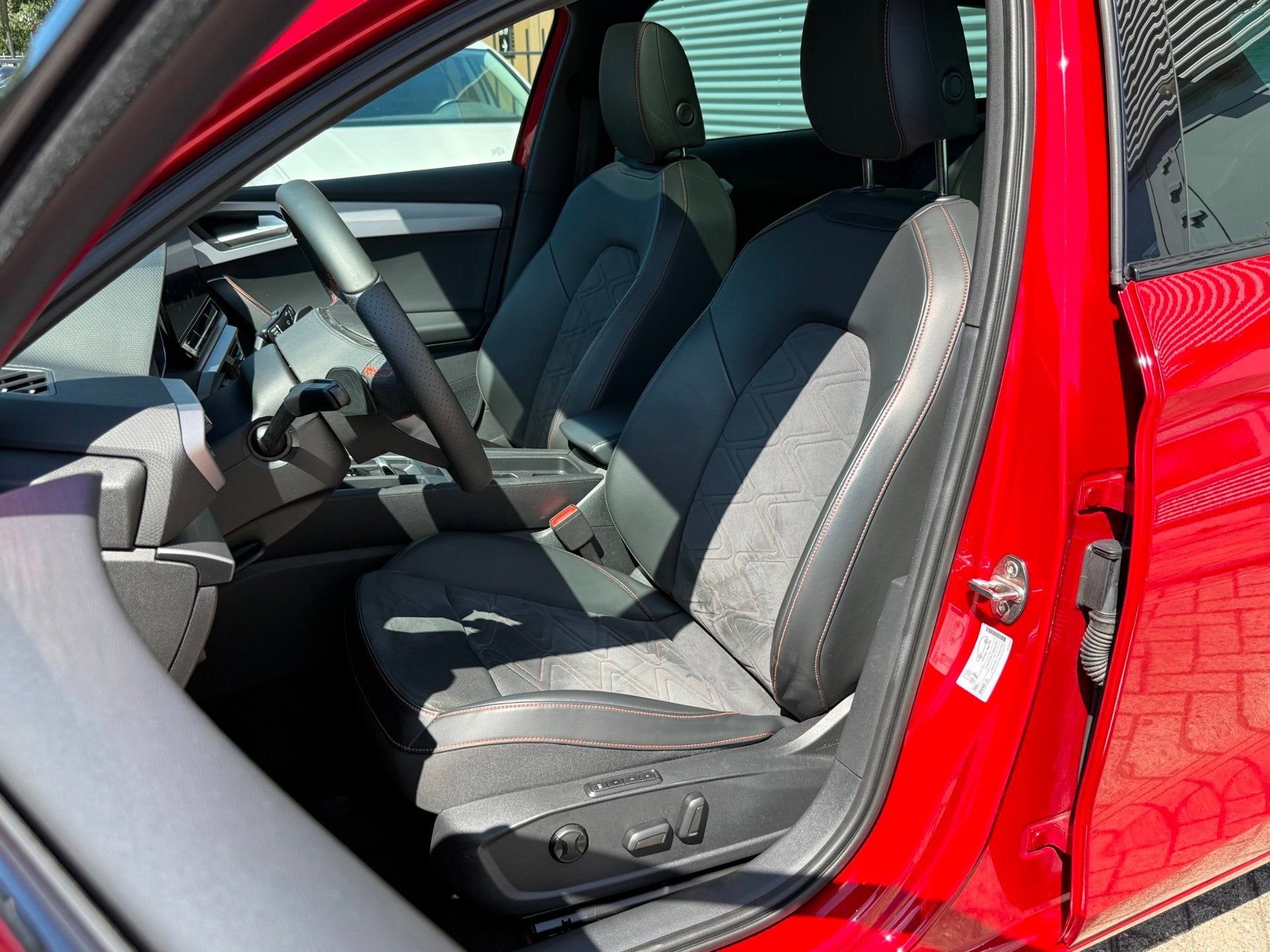 Seat Leon Sportstourer 1.4 TSI eHybr. FR | PANO | MEMORY | C, Gebruikt, 4 cilinders, Leon, Leder en Stof