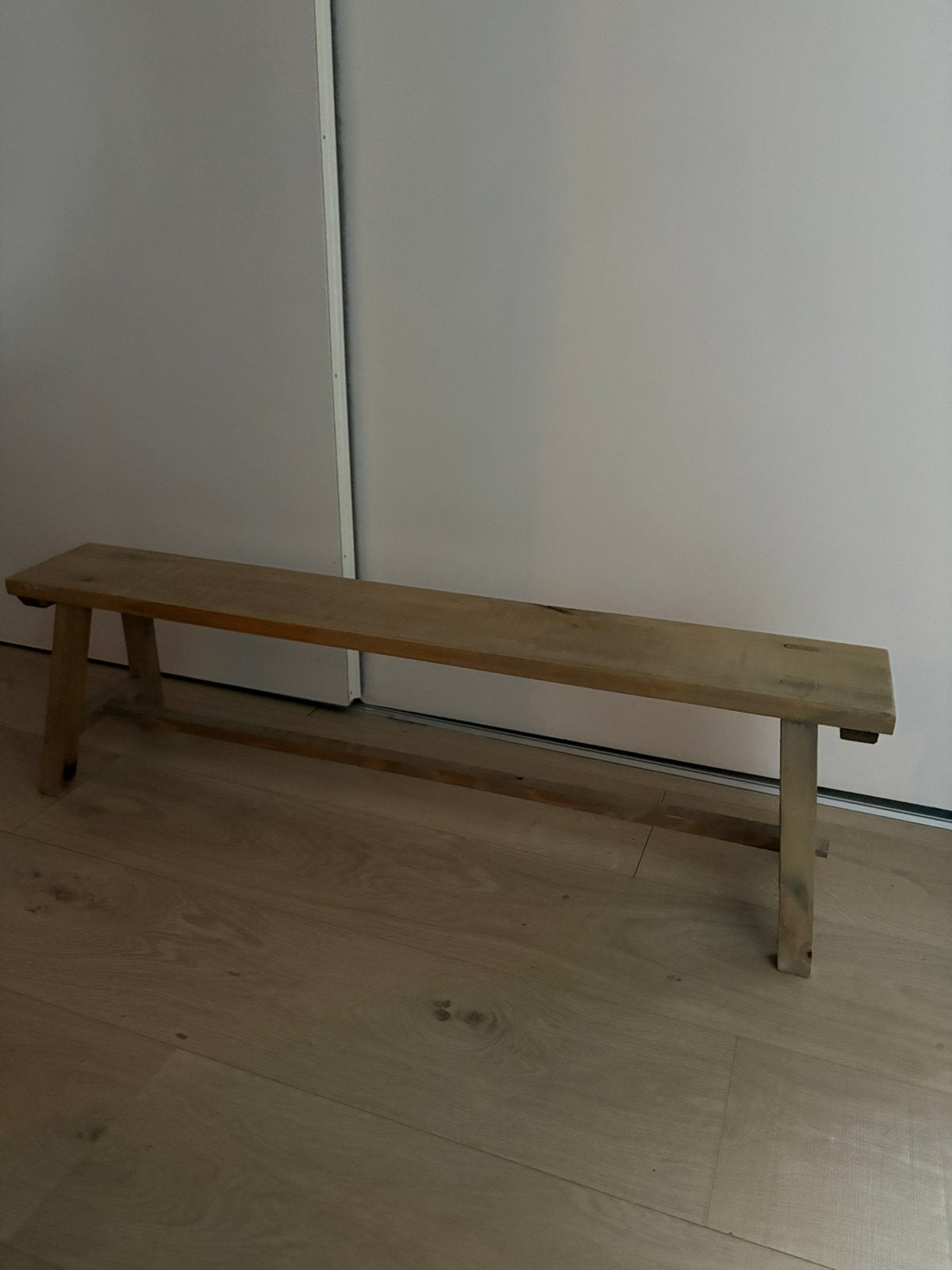 Klein houten bankje te koop, Ophalen, Zo goed als nieuw