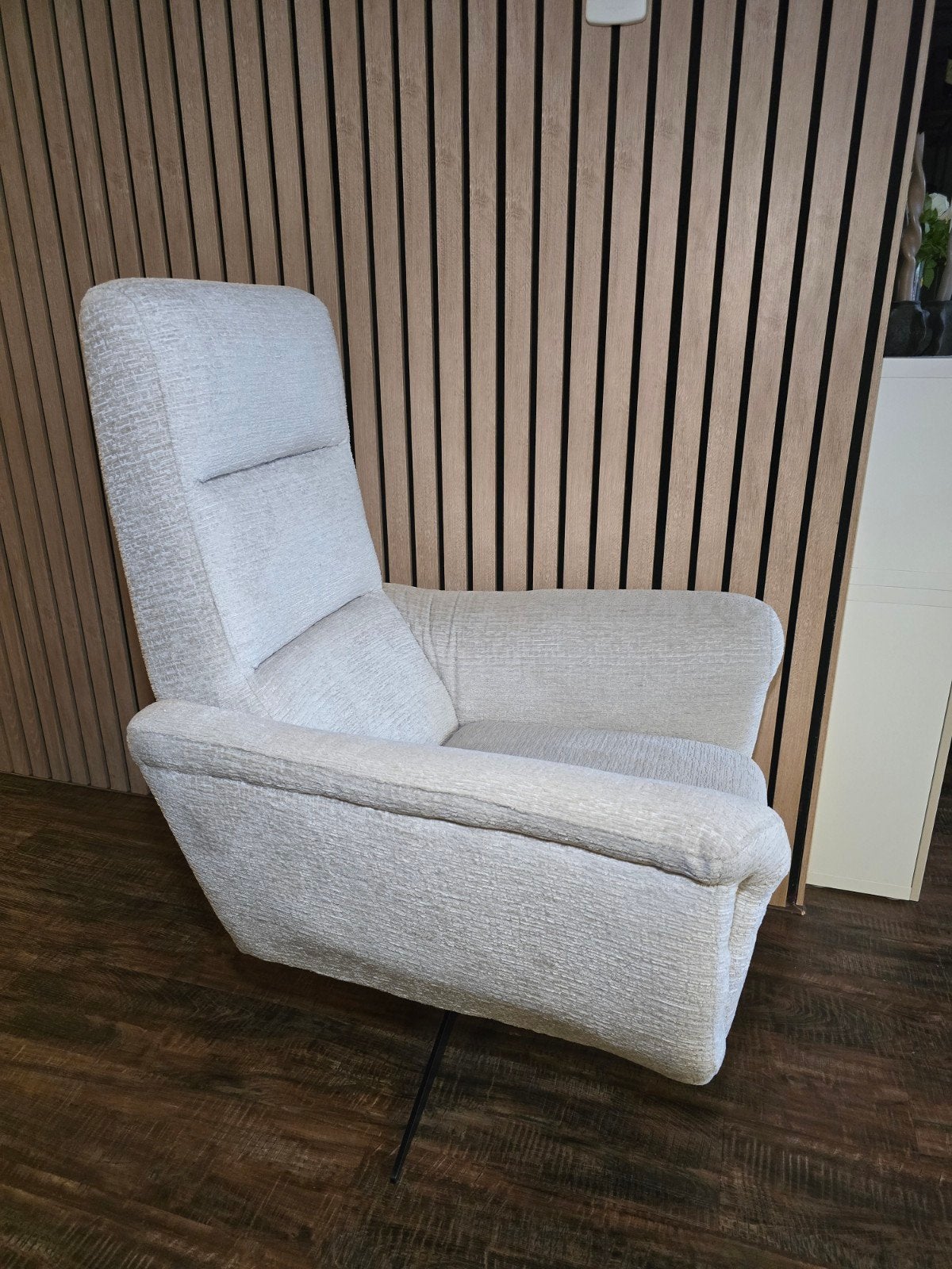 Moderne draaifauteuil – hoge rugleuning – licht beige, Ophalen, 75 tot 100 cm, 50 tot 75 cm
