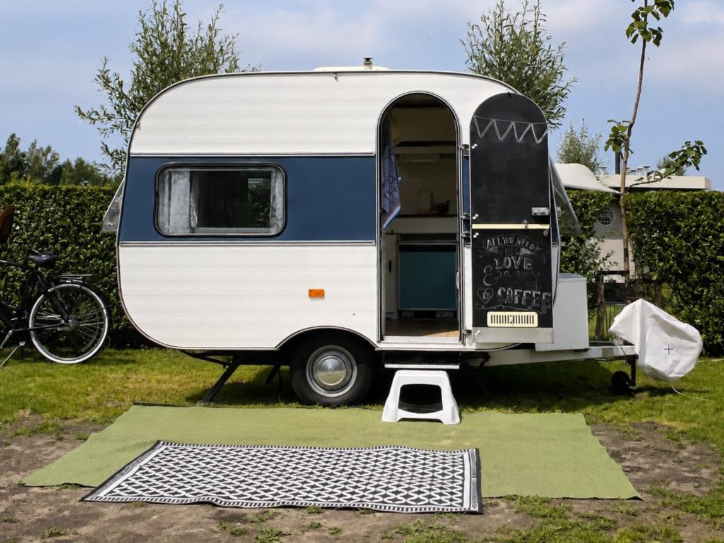 Adria 305 vintage oldtimer caravan - retro caravan, Omvormbare zithoek, Treinzit, Tot en met 3, Particulier