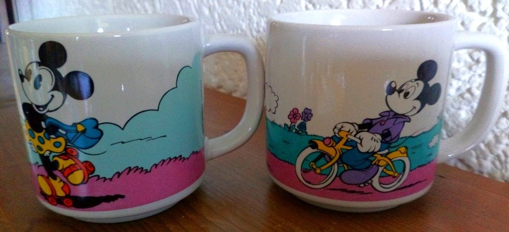 2 mokken The Walt Disney Company, Verzamelen, Ophalen of Verzenden, Mickey Mouse, Zo goed als nieuw, Servies