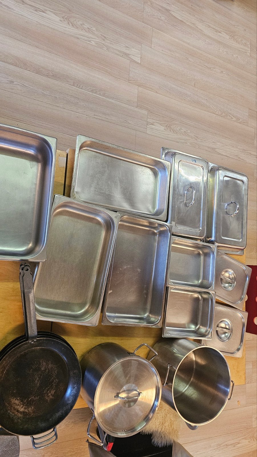 Set horeca pannen en schalen RVS en gietzijzer, Ophalen
