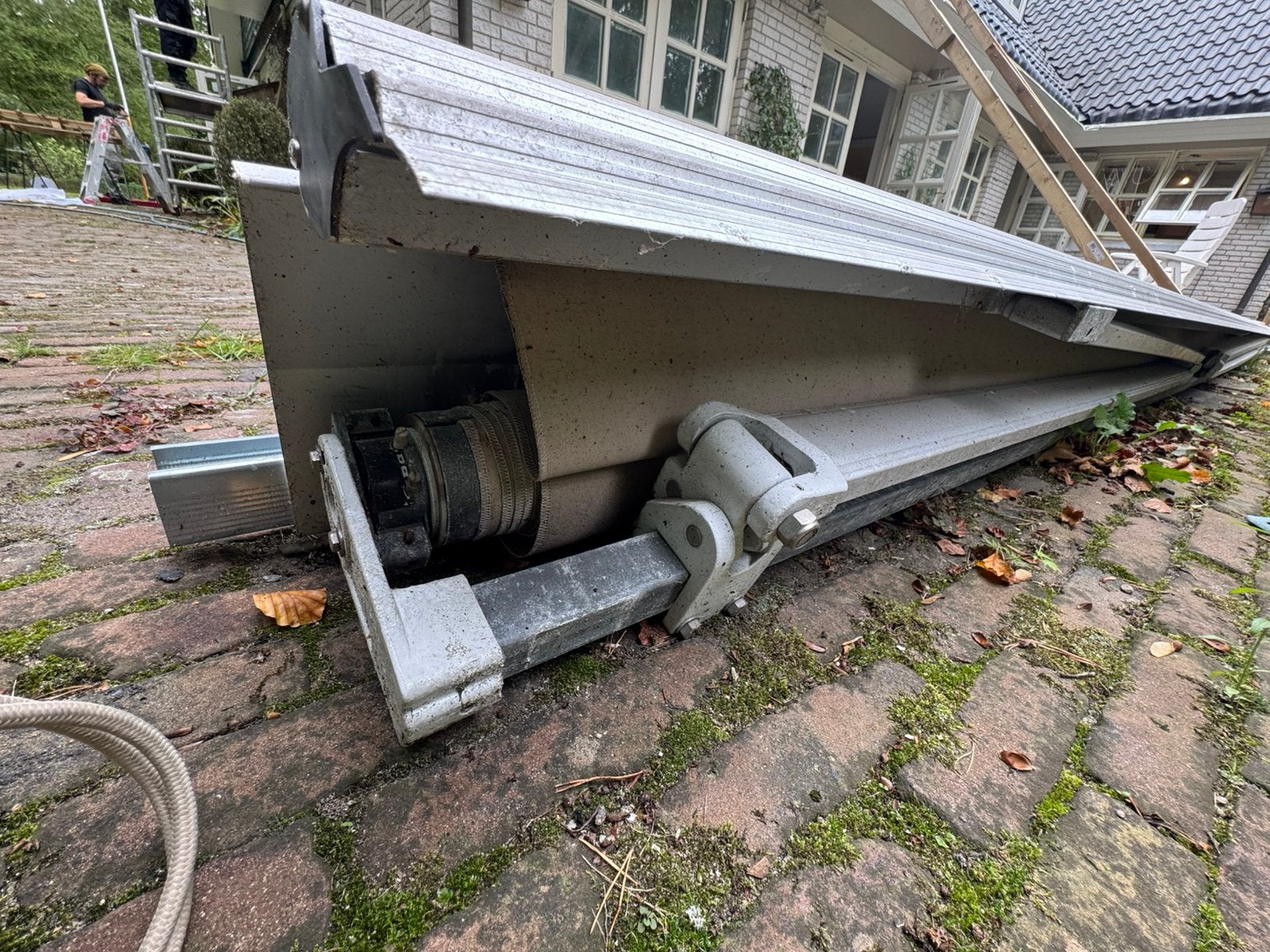 Elektrisch zonnescherm 7,60 meter breed – werkt uitstekend, Tuin en Terras, Ophalen, Gebruikt, Elektrisch, 150 tot 300 cm