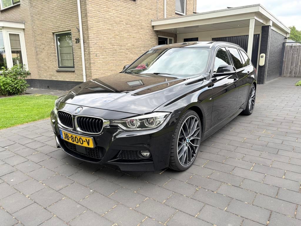 BMW 3-Serie 330i 252pk Aut 2016 Zwart incl winterset, Auto's, BMW, Particulier, 3-Serie, ABS, Achteruitrijcamera, Adaptive Cruise Control