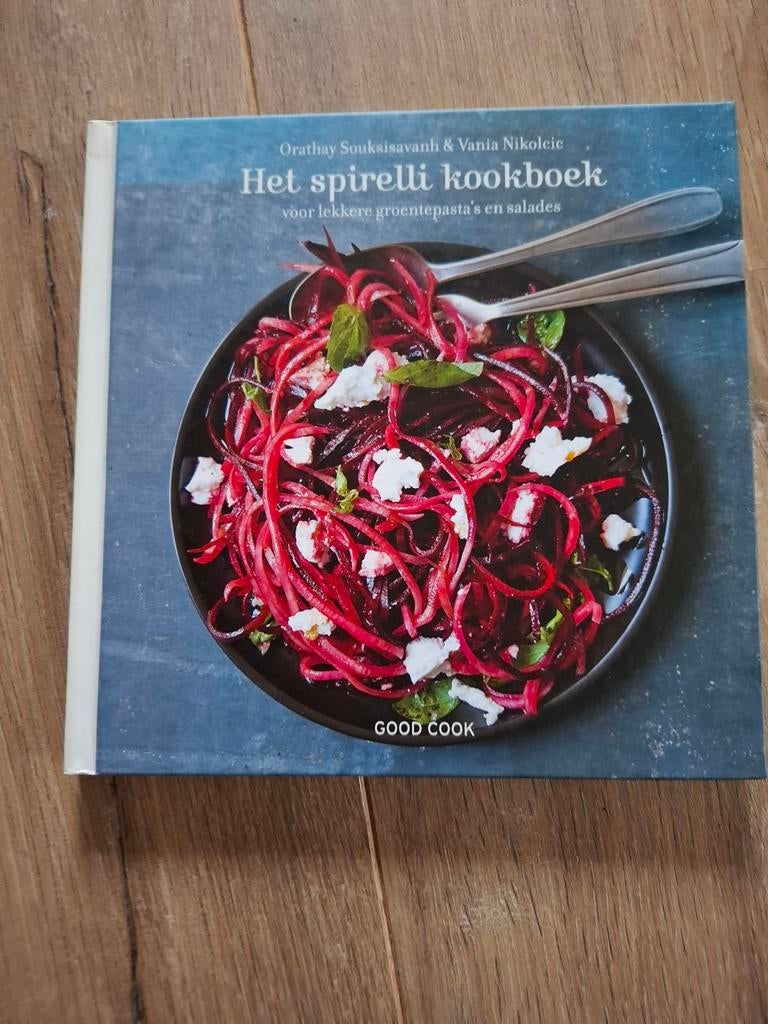 Het Spirelli Kookboek: Groentepasta's en Salades, Boeken, Kookboeken, Zo goed als nieuw, Voorgerechten en Soepen, Hoofdgerechten