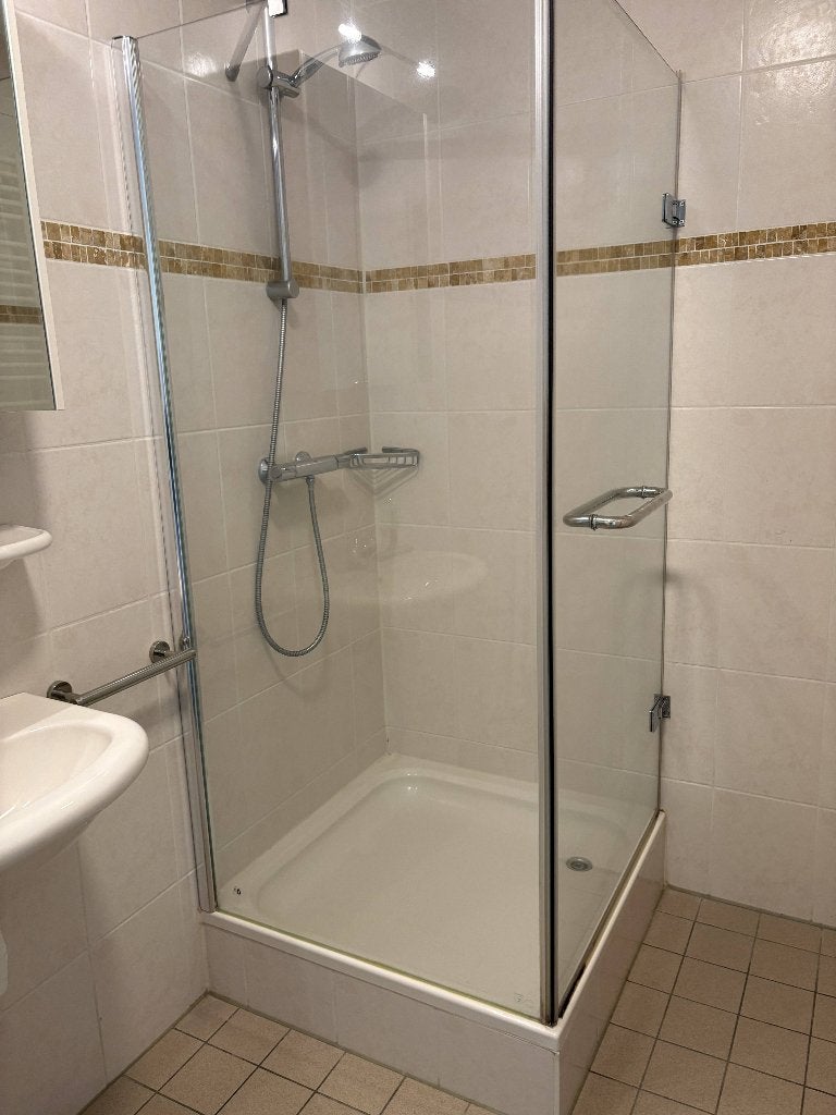 Douchecabine, wastafel, toilet, radiator, Ophalen, Gebruikt, 50 tot 100 cm, Minder dan 25 cm