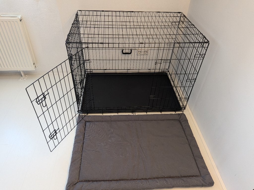 Dog crate/ kennel 106x69x77 w/Kong bed, Ophalen, 65 tot 100 cm, Hondenhok, Zo goed als nieuw