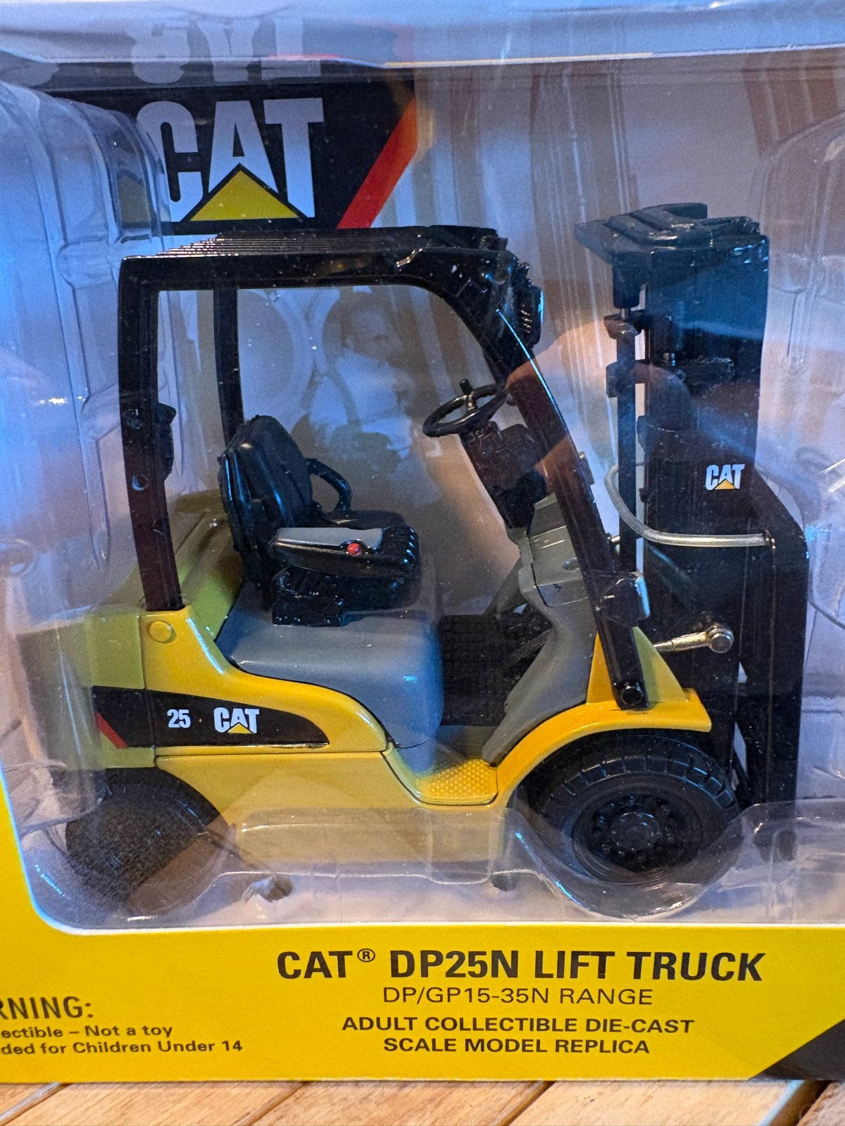 CAT DP25N Heftruck Model 1:25 Schaal - Nieuw in Doos, Ophalen of Verzenden, Nieuw