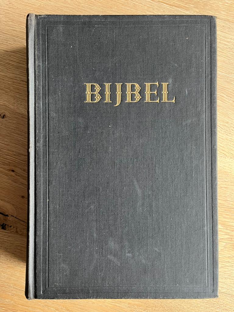 Oude bijbel uit 1948., Antiek en Kunst, Antiek | Boeken en Bijbels, Ophalen of Verzenden
