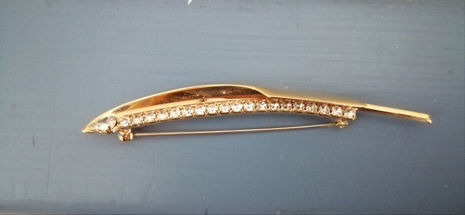 Klassieke broche met 20 strass-steentjes.  Kadotip, Overige materialen, Ophalen of Verzenden, Zo goed als nieuw, Goud