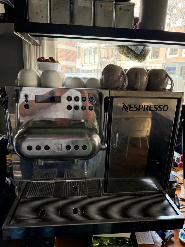 Nespresso aguila 220, Witgoed en Apparatuur, Koffiezetapparaten, Ophalen, Koffiepads en cups, Gebruikt, 10 kopjes of meer