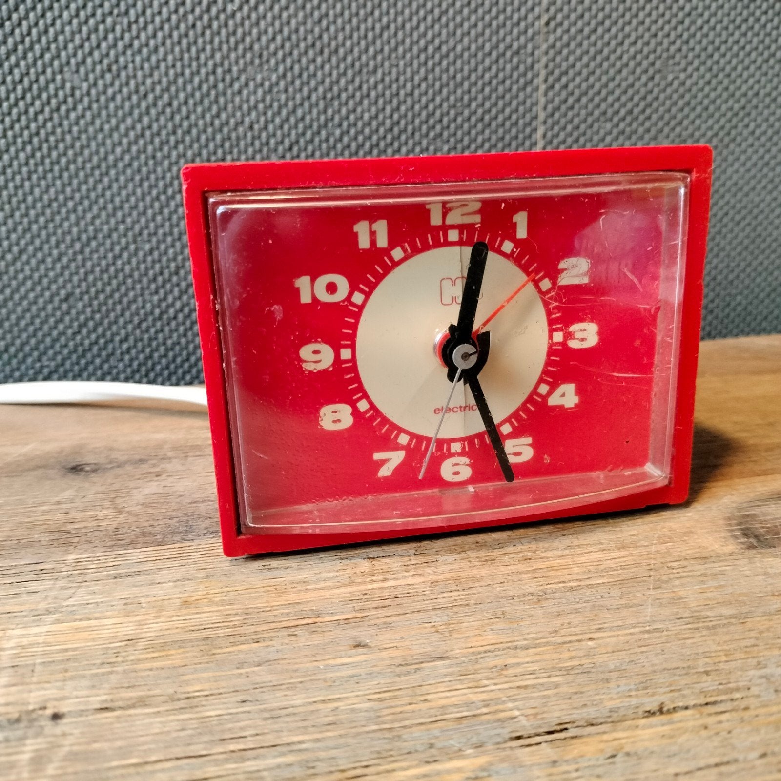 Vintage Hema Elektrische Wekker met Alarm - Rood, Ophalen of Verzenden