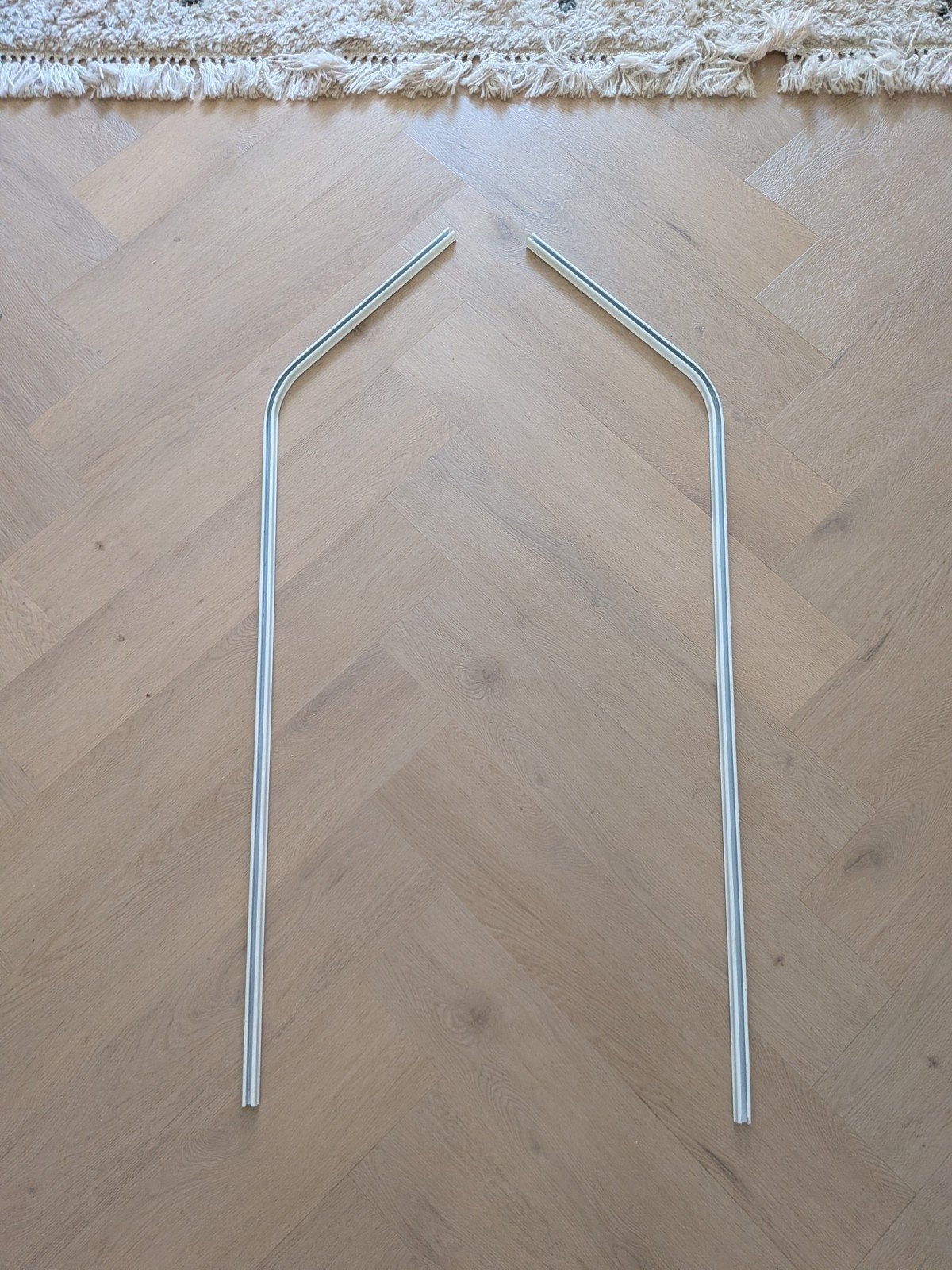 Gebogen gordijnrails 135 graden - Set van 2, Ophalen, 100 tot 150 cm, Zo goed als nieuw, Wit