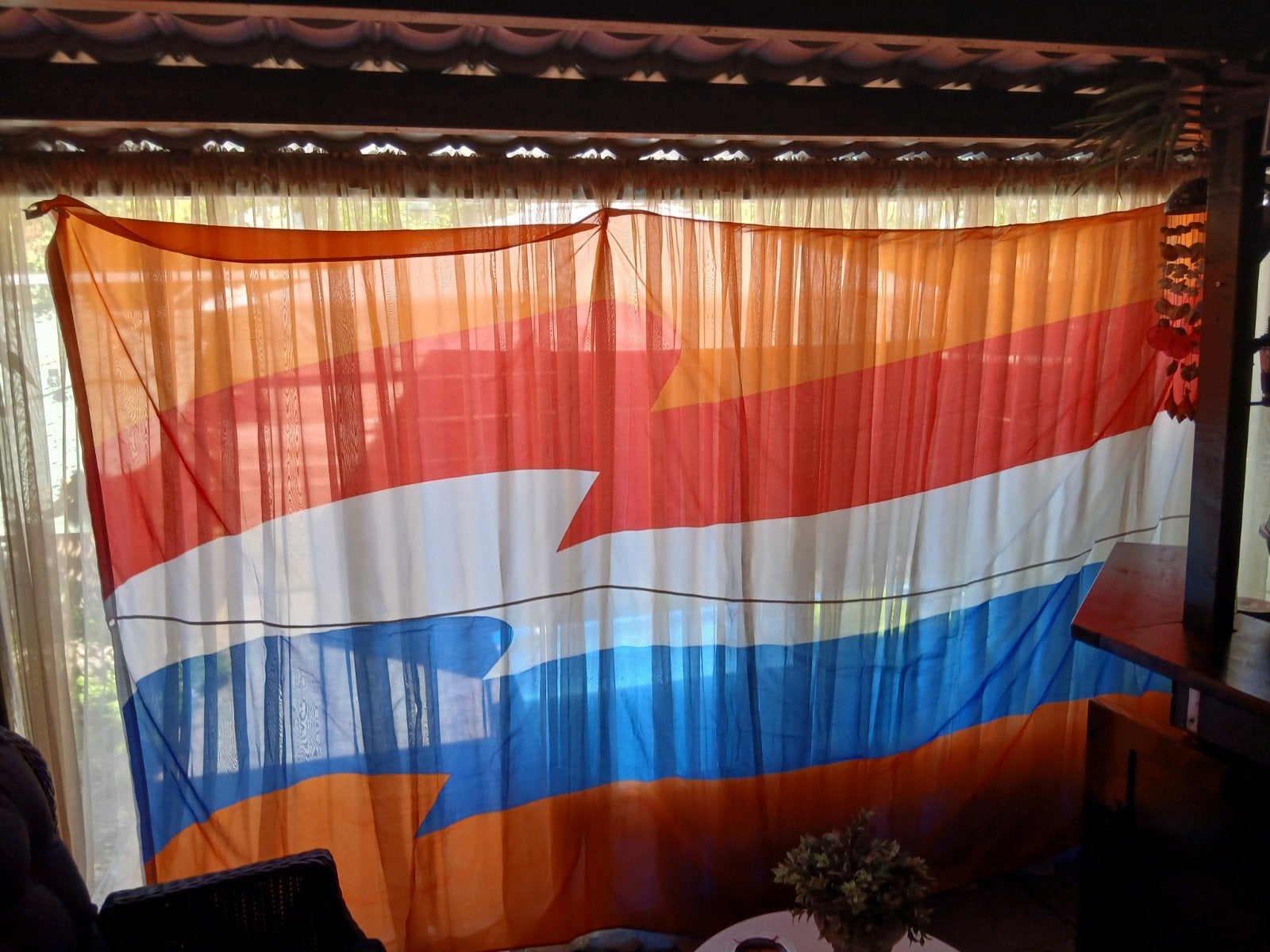 Grote oranje vlag, Ophalen