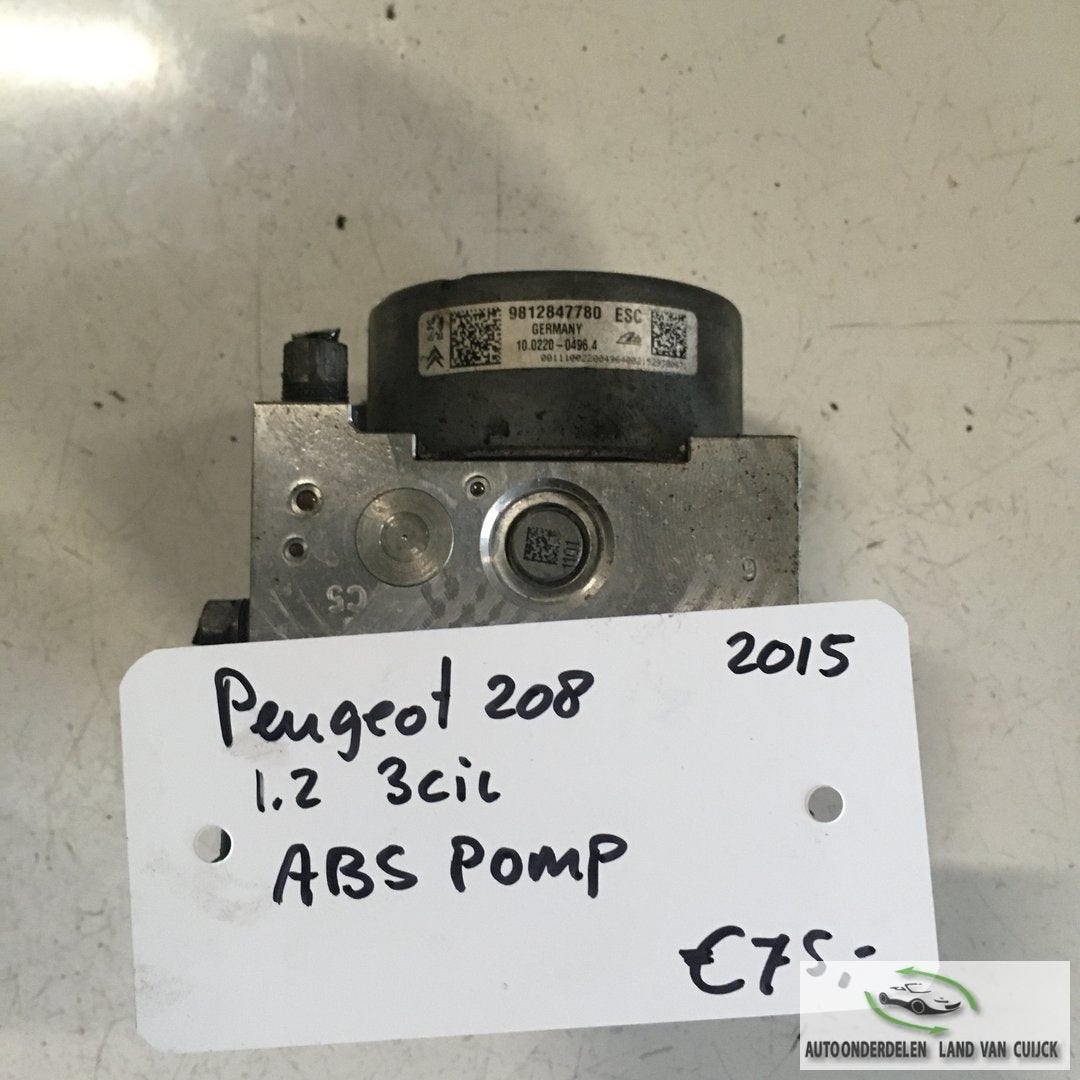 Peugeot 208 1.2 3 cil 5bak 5drs 2015  ABS Pomp, Gebruikt, -, -, Ophalen of Verzenden