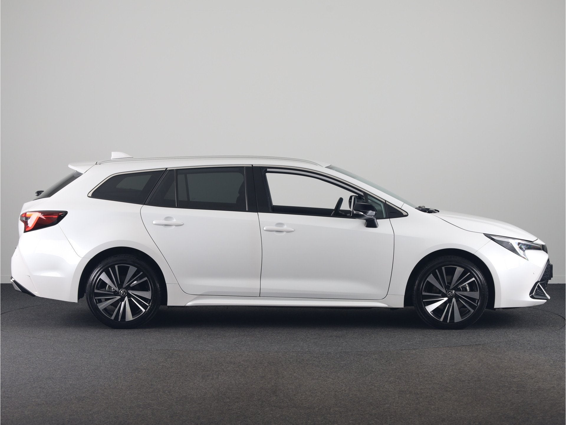 Foto 3 van Toyota Corolla Touring Sports Hybrid 180 Business Plus | Par
