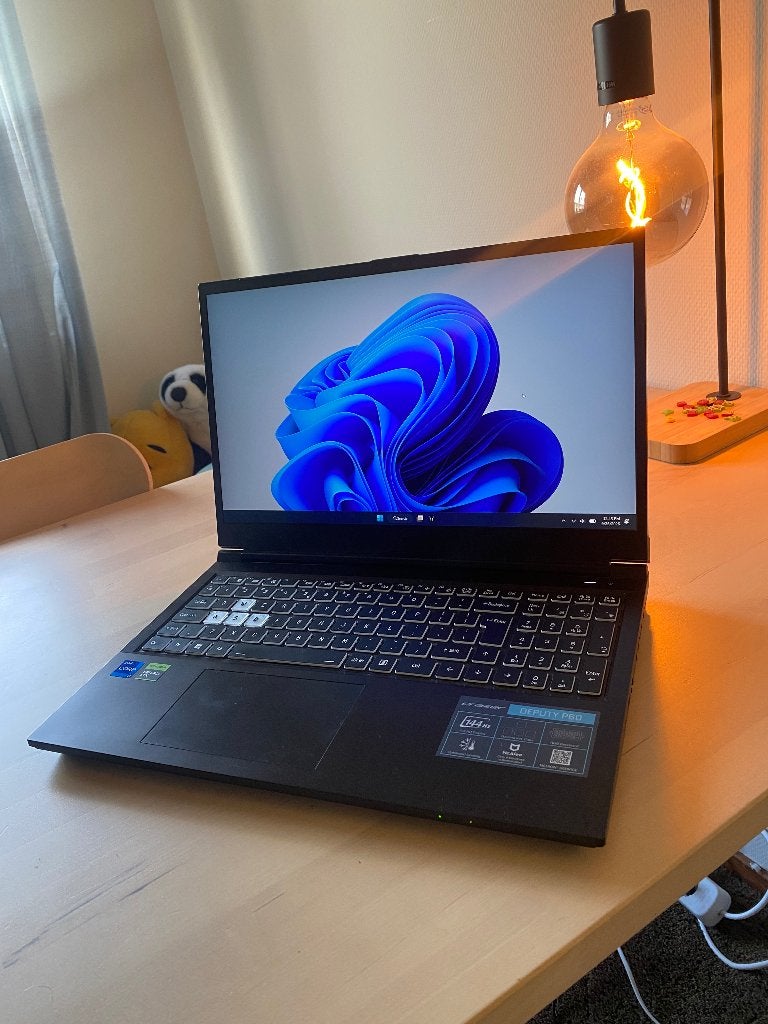 Foto 2 van Erazer Deputy P60 Gaming Laptop – RTX 4070, i7, 1TB SSD