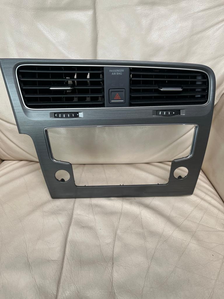 Radio afdekking Golf 7 - Dashboard paneel, Auto-onderdelen, Ophalen of Verzenden, Gebruikt, Volkswagen
