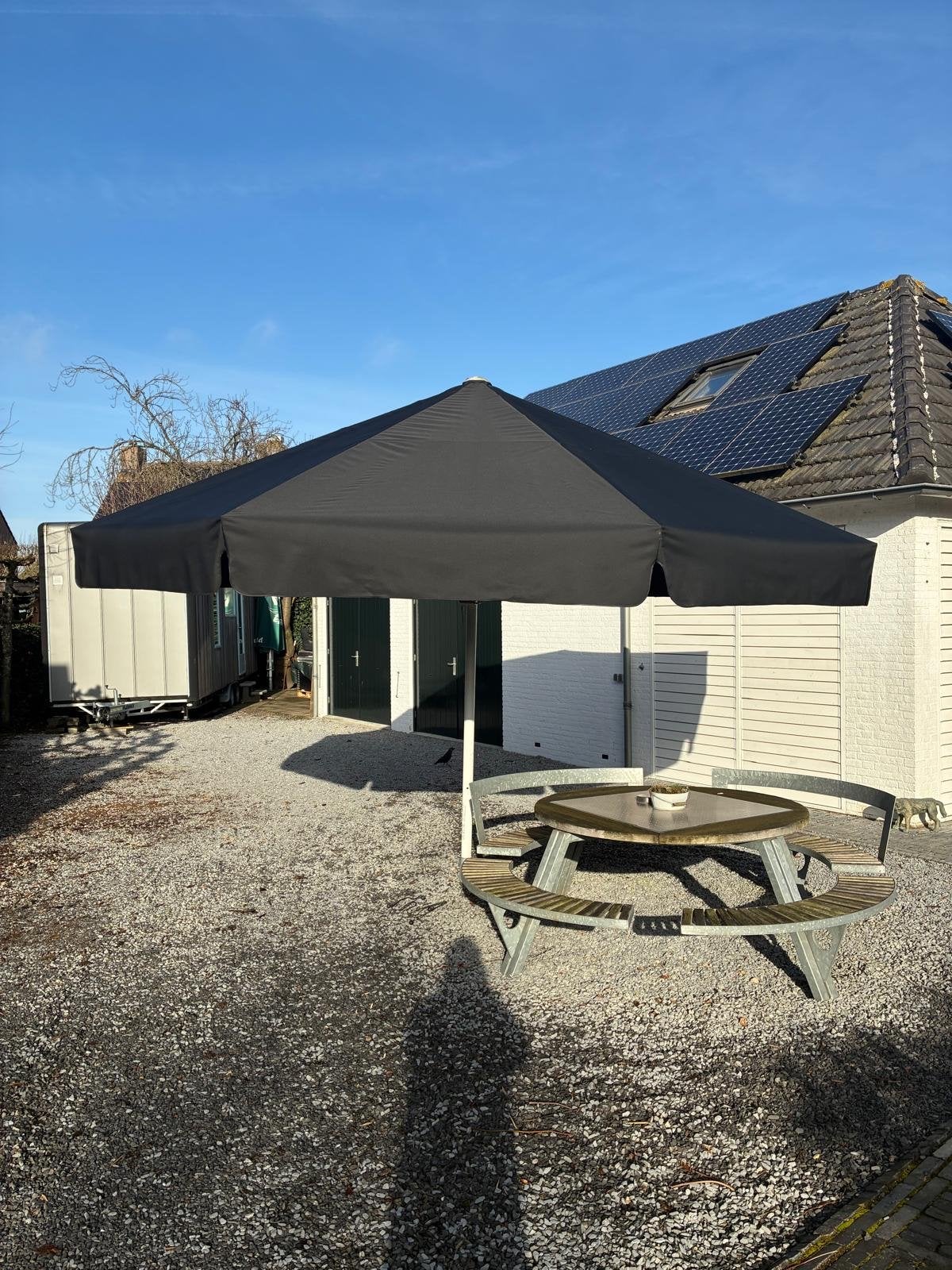 Grote zwarte horeca parasol-, Ophalen, Kantelbaar, 3 tot 4 meter, Zweefparasol