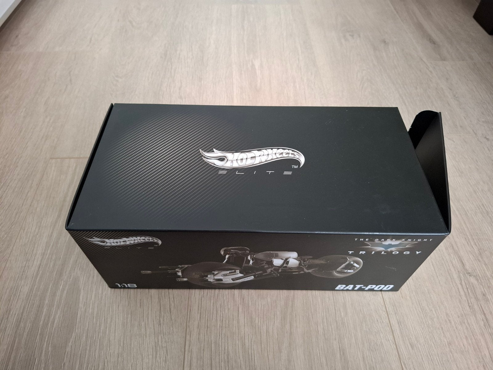 Hot Wheels Elite The Dark Knight Trilogy Bat-Pod 1:18, Overige merken, Verzenden, 1:32 tot 1:50, Overige typen