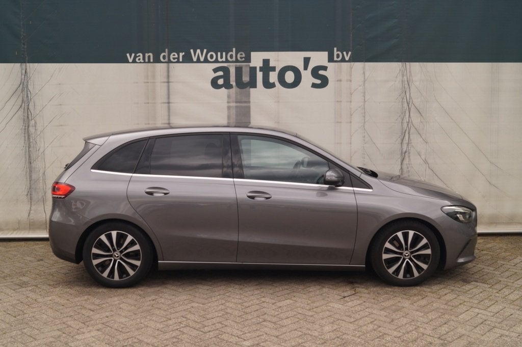 Mercedes-Benz B-Klasse 250 225pk Automaat Advantage -LED-NAV, Gebruikt, 4 cilinders, Leder en Stof, Origineel Nederlands