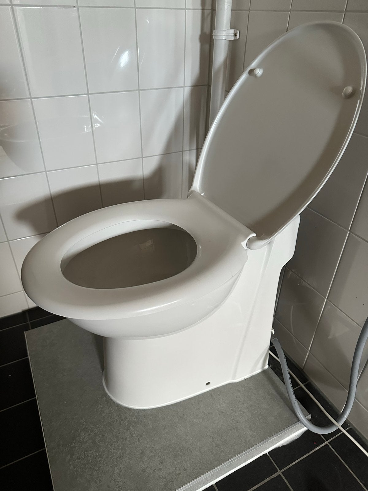 Gebruikt toilet met bril - Wit keramiek, Ophalen of Verzenden, Gebruikt, Toilet