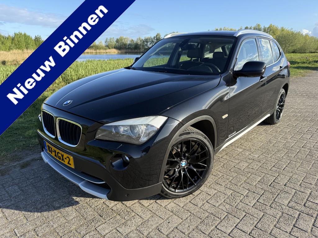 BMW X1 sDrive20i | automaat | stuurverwarming | stoelverwarm, Euro 5, 4 cilinders, Automatische klimaatregeling, Zwart