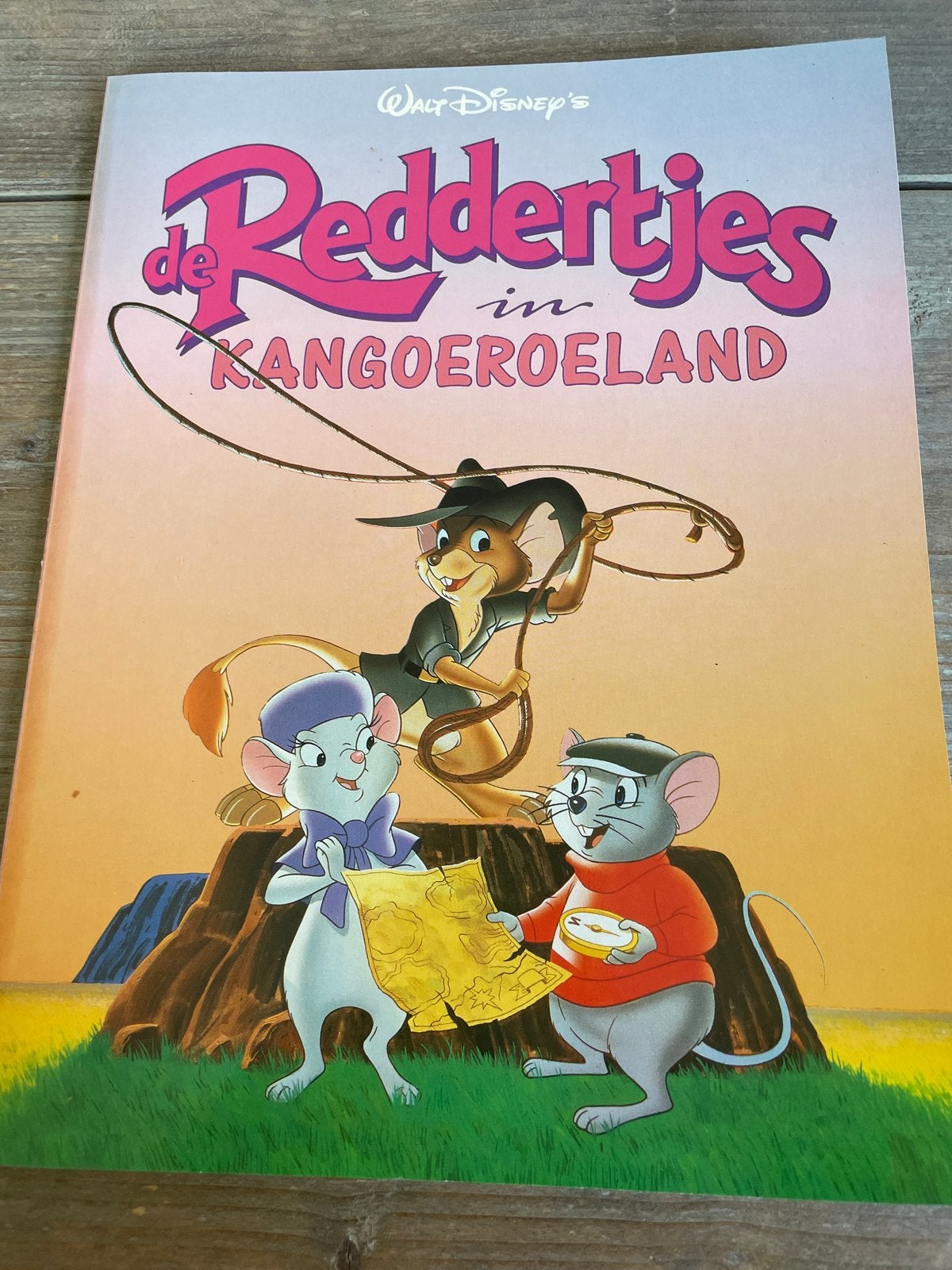 Walt Disney's De Reddertjes in Kangoeroeland, Boeken, Ophalen of Verzenden, Gelezen, Sprookjes